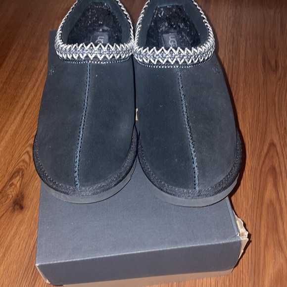 Ugg - Picture 6 of 7